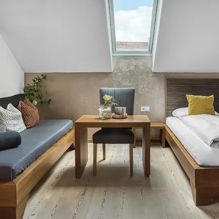 Girlinggut Schlafen Starten Salzburg ホームステイ *